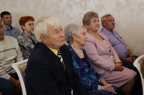 Бриллиантовые, изумрудные и золотые: в Нурлате чествовали юбиляров семейной жизни