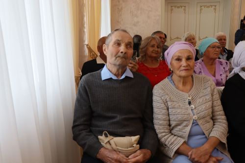 Бриллиантовые, изумрудные и золотые: в Нурлате чествовали юбиляров семейной жизни