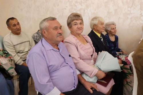Бриллиантовые, изумрудные и золотые: в Нурлате чествовали юбиляров семейной жизни