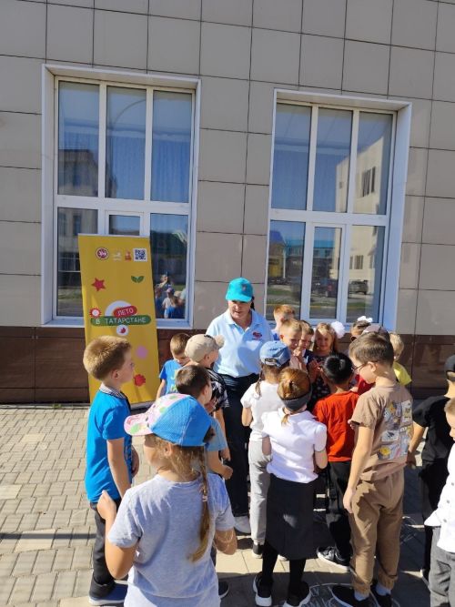 Яркие краски лета: в нурлатской библиотеке устроили флешмоб рисунков