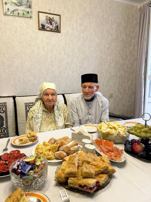 Ветеран труда Альфия Мирзаевна Хуснутдинова принимает поздравления с 90-летним юбилеем