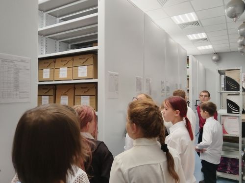 Школьники из Средней Камышлы побывали в архиве Нурлатского района