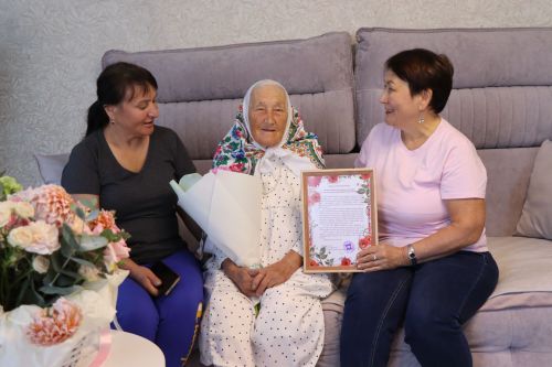 90 лет достойной жизни: ветеран труда из Нурлата принимает поздравления