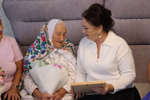 90 лет достойной жизни: ветеран труда из Нурлата принимает поздравления