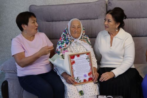 90 лет достойной жизни: ветеран труда из Нурлата принимает поздравления