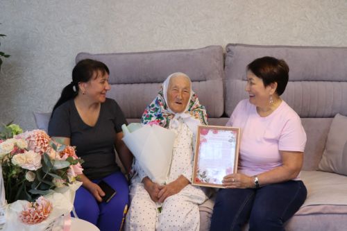 90 лет достойной жизни: ветеран труда из Нурлата принимает поздравления