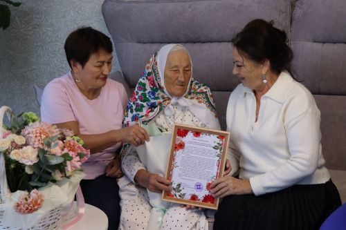 90 лет достойной жизни: ветеран труда из Нурлата принимает поздравления