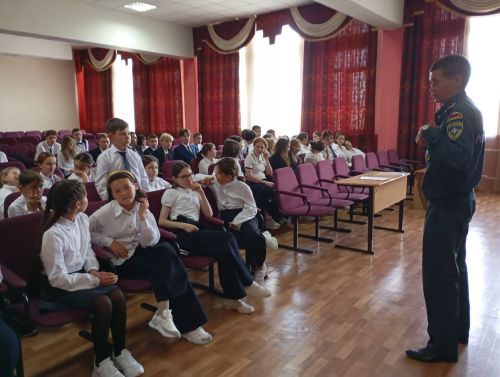 «Капля жизни» объединила школьников Нурлата в память о жертвах терроризма