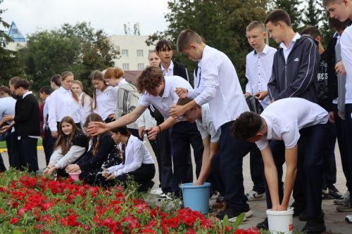 Нурлатские школьники присоединились к акции «Капля жизни» в память о жертвах Беслана