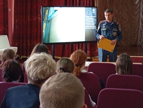«Капля жизни» объединила школьников Нурлата в память о жертвах терроризма