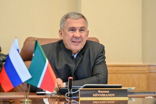 Рустам Минниханов поздравил татарстанцев с Днем Воссоединения с Донбассом и Новороссией
