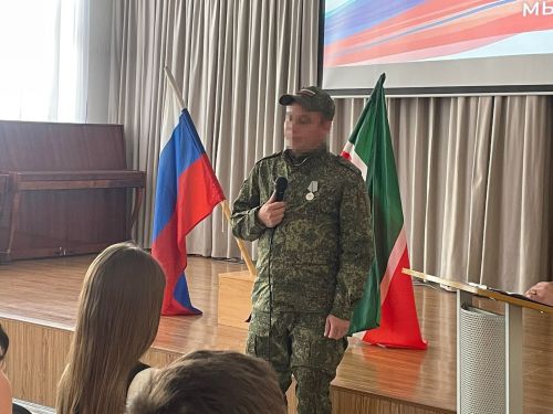 В нурлатской школе прошел урок, посвященный Дню воссоединения
