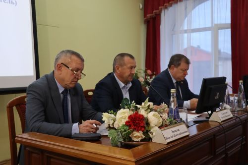 Жители микрорайона «Центральный» города Нурлат обсудили актуальные вопросы с главой района и представителями власти