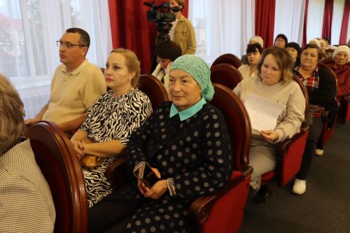 Жители микрорайона «Центральный» города Нурлат обсудили актуальные вопросы с главой района и представителями власти