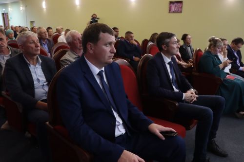 Жители микрорайона «Центральный» города Нурлат обсудили актуальные вопросы с главой района и представителями власти