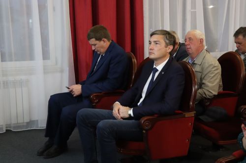 Жители микрорайона «Центральный» города Нурлат обсудили актуальные вопросы с главой района и представителями власти