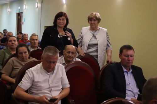Жители микрорайона «Центральный» города Нурлат обсудили актуальные вопросы с главой района и представителями власти