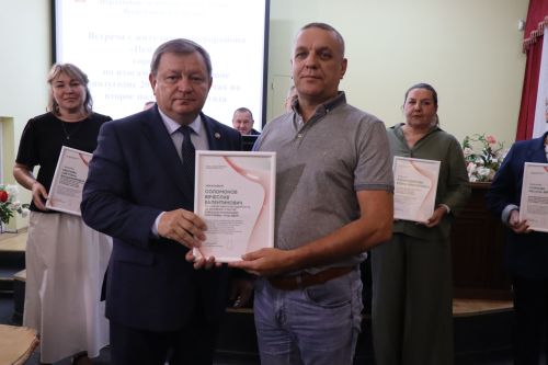 Жители микрорайона «Центральный» города Нурлат обсудили актуальные вопросы с главой района и представителями власти