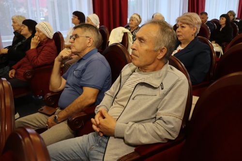 Жители микрорайона «Центральный» города Нурлат обсудили актуальные вопросы с главой района и представителями власти