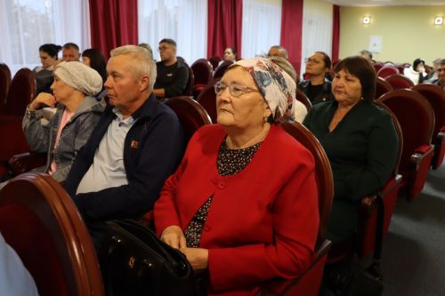 Жители микрорайона «Центральный» города Нурлат обсудили актуальные вопросы с главой района и представителями власти