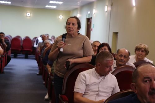 Жители микрорайона «Центральный» города Нурлат обсудили актуальные вопросы с главой района и представителями власти