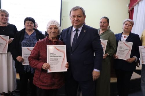 Жители микрорайона «Центральный» города Нурлат обсудили актуальные вопросы с главой района и представителями власти