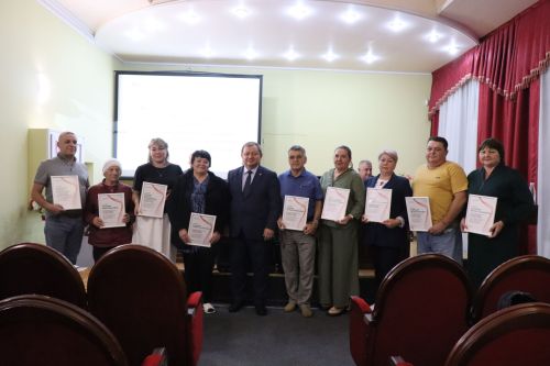 Жители микрорайона «Центральный» города Нурлат обсудили актуальные вопросы с главой района и представителями власти