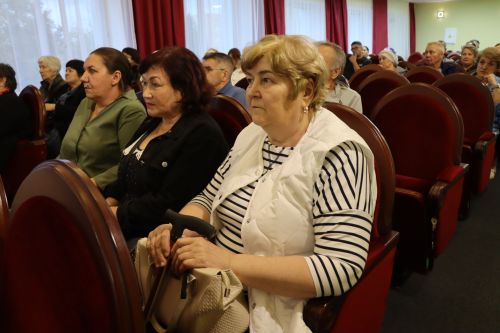 Жители микрорайона «Центральный» города Нурлат обсудили актуальные вопросы с главой района и представителями власти