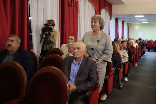 Жители микрорайона «Центральный» города Нурлат обсудили актуальные вопросы с главой района и представителями власти