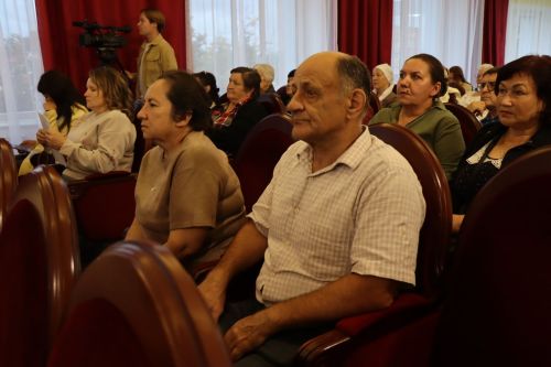 Жители микрорайона «Центральный» города Нурлат обсудили актуальные вопросы с главой района и представителями власти