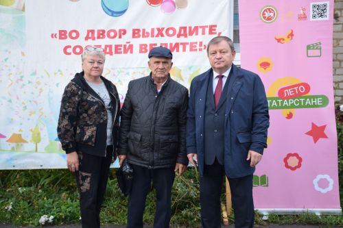 В Нурлате продолжают торжественно открывать дворы