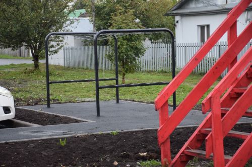 В Нурлате продолжают торжественно открывать дворы