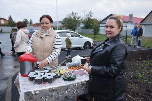 В Нурлате продолжают торжественно открывать дворы