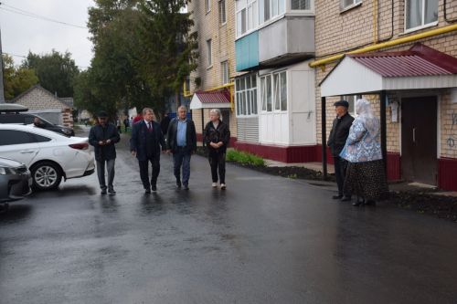 В Нурлате продолжают торжественно открывать дворы