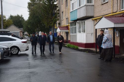 В Нурлате продолжают торжественно открывать дворы