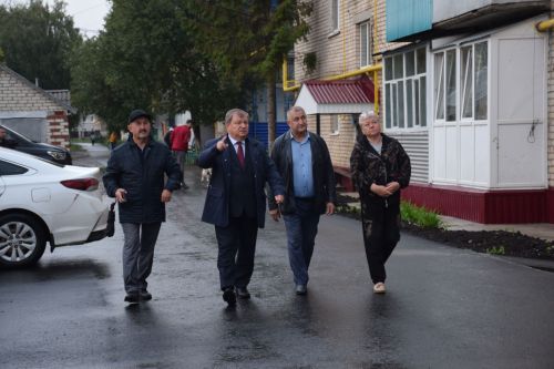 В Нурлате продолжают торжественно открывать дворы