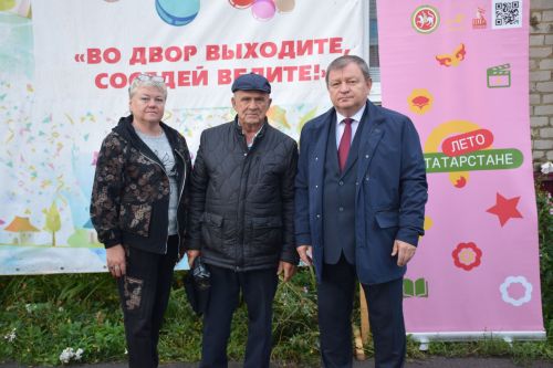 В Нурлате продолжают торжественно открывать дворы