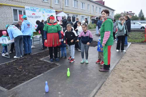 В Нурлате продолжают торжественно открывать дворы