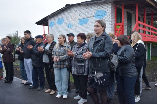 В Нурлате продолжают торжественно открывать дворы