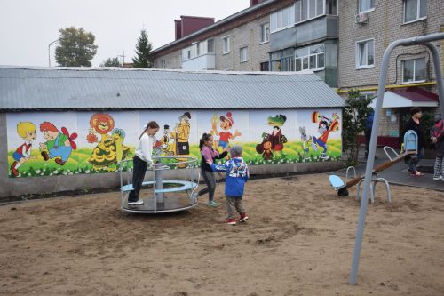 В Нурлате продолжают торжественно открывать дворы