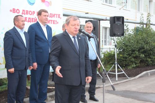 В Нурлате открыли третий обновленный двор по программе «Наш двор»