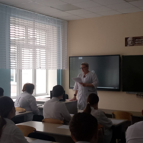 Врачи Нурлатской ЦРБ рассказали школьникам о здоровье и правильном выборе школьных принадлежностей