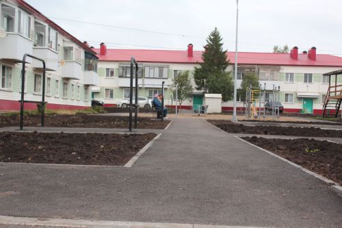В Нурлате открыли третий обновленный двор по программе «Наш двор»