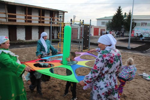 В Нурлате открыли третий обновленный двор по программе «Наш двор»