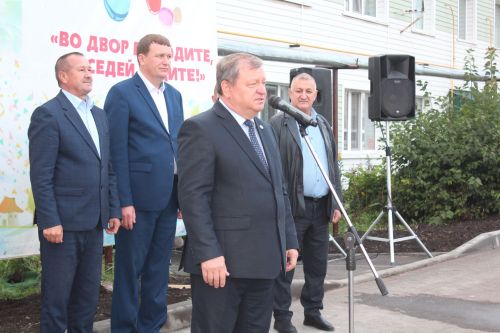 В Нурлате открыли третий обновленный двор по программе «Наш двор»