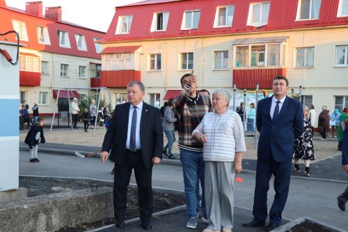 В Нурлате продолжаются праздники на обновленных дворовых территориях