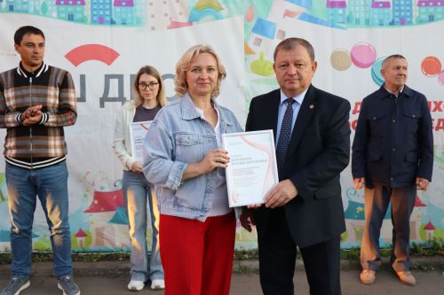 В Нурлате продолжаются праздники на обновленных дворовых территориях