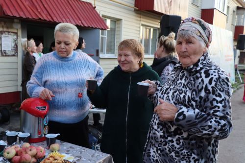 В Нурлате продолжаются праздники на обновленных дворовых территориях