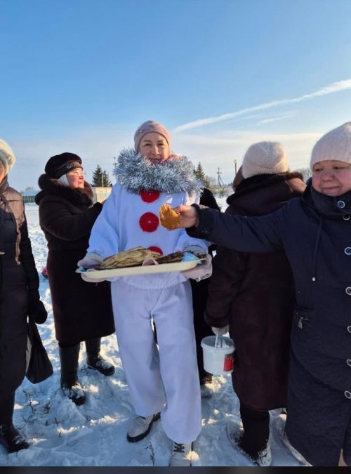 Открытие главной ёлки Степного Озера озарило деревню волшебством