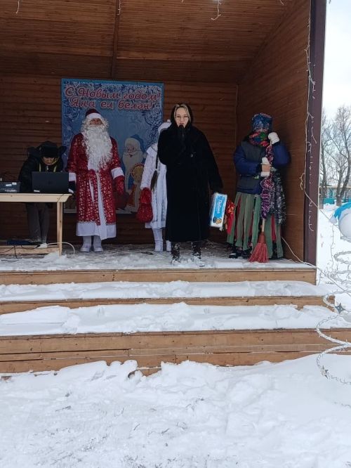 Открытие главной ёлки Степного Озера озарило деревню волшебством